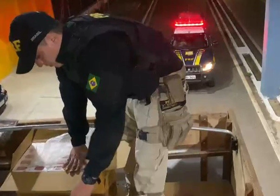 PRF apreende carga de cigarros avaliada em R$ 1,8 milhão em Elesbão Veloso