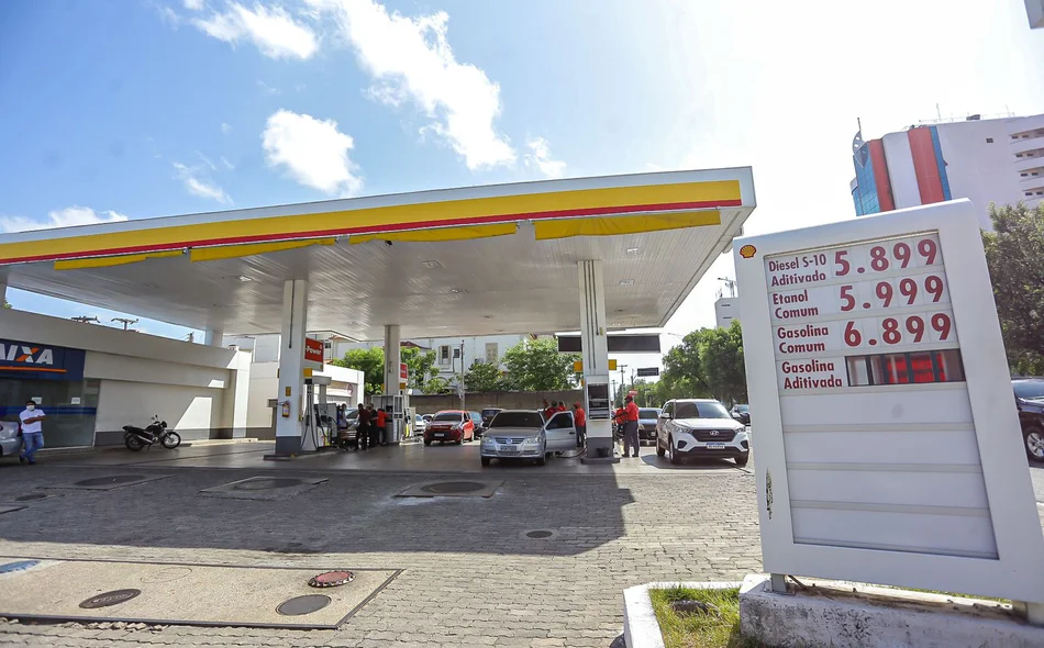 Procon autua posto de combustível na Avenida Frei Serafim