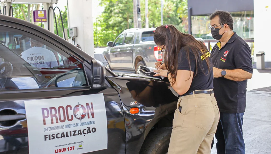 Procon realiza autuações após reajuste nos postos de combustíveis em Teresina