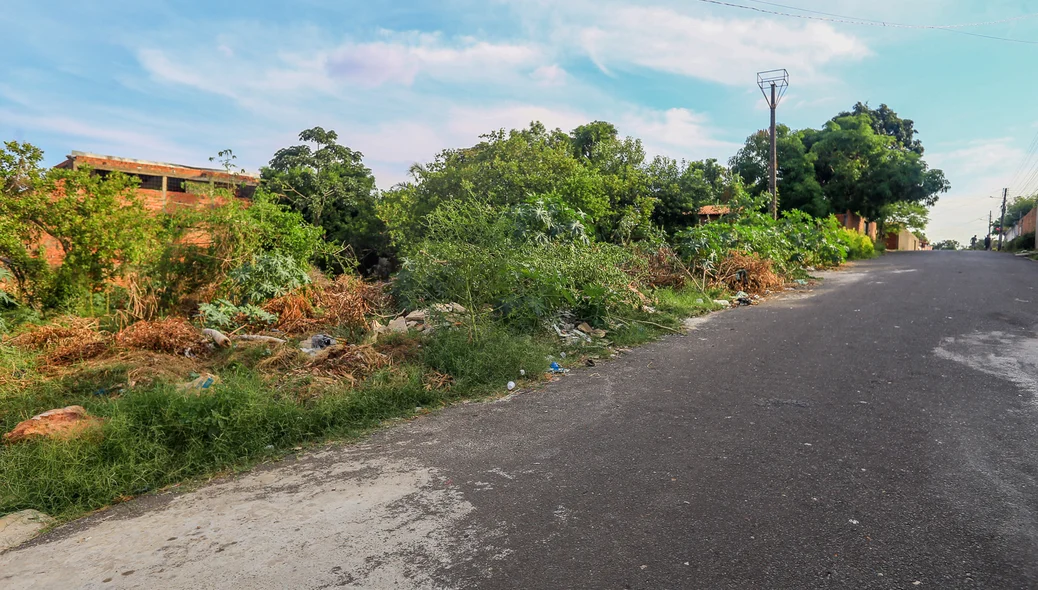 Rua Lajeiro onde fica localizado o terreno