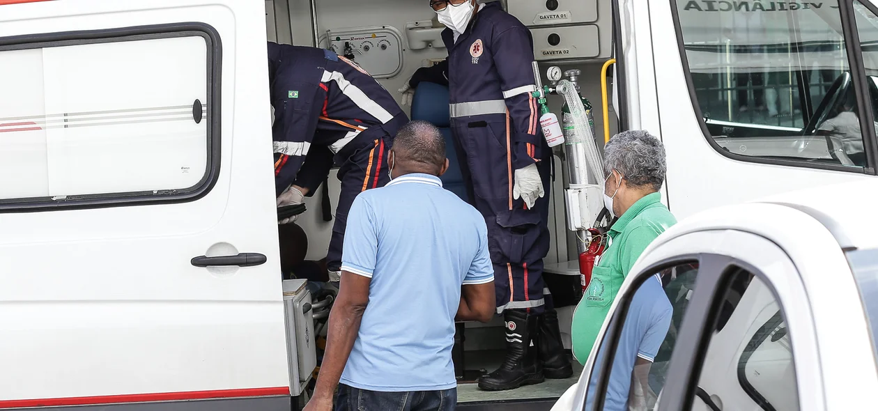 Samu fazendo os primeiros socorros