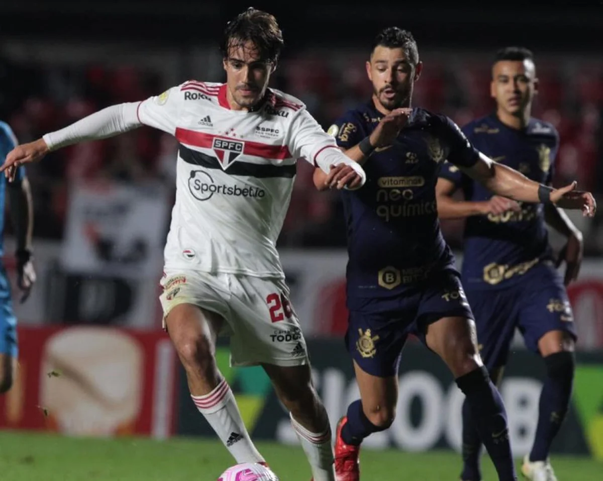 São Paulo bate Corinthians, encerra série de empates e reage no