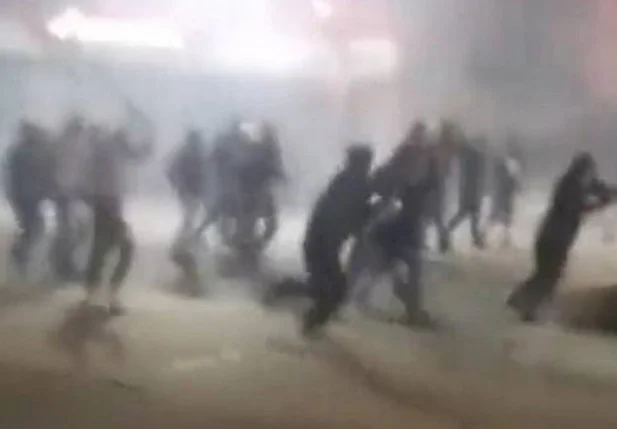 Torcedores de São Paulo e Corinthians se confrontam em Diadema.