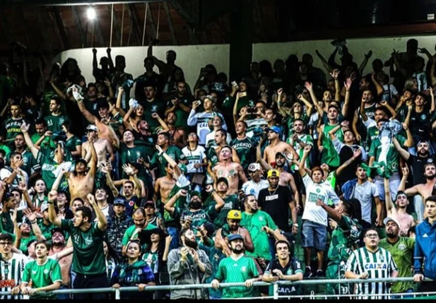 Torcida do Coritiba na volta ao Couto Pereira