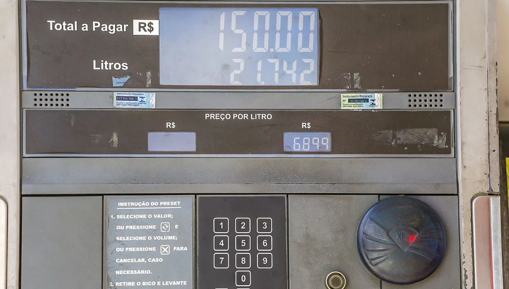 Consumidor abasteceu 21 litros e pagou R$ 150 após reajuste