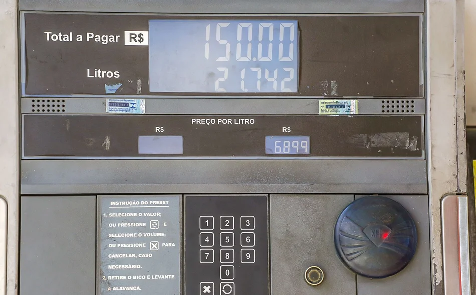 Consumidor abasteceu 21 litros e pagou R$ 150 após reajuste