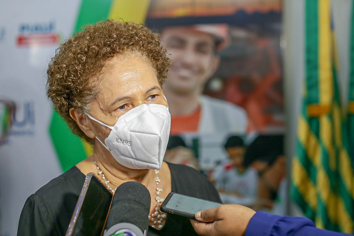 Vice-governadora Regina Sousa