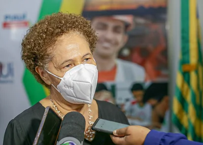 Vice-governadora Regina Sousa