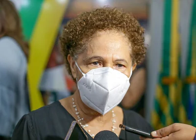 Vice-governadora Regina Sousa