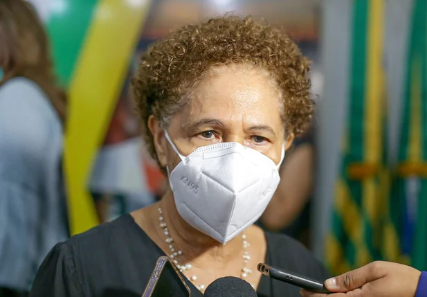 Vice-governadora Regina Sousa