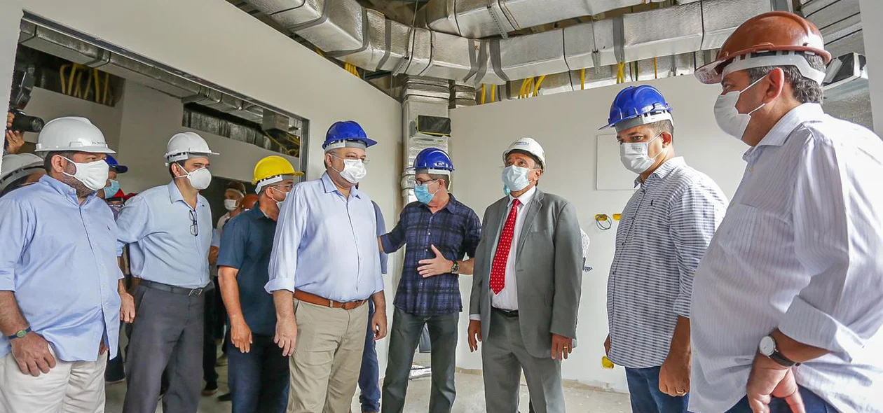 Visita as obras da nova maternidade de Teresina