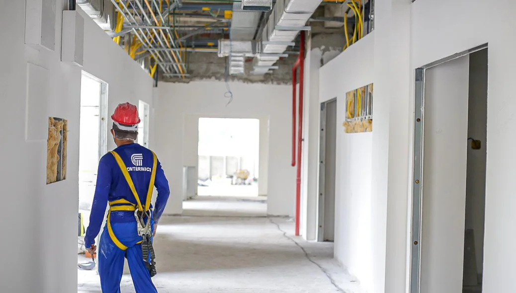 Visita as obras na nova maternidade na zona leste de Teresina