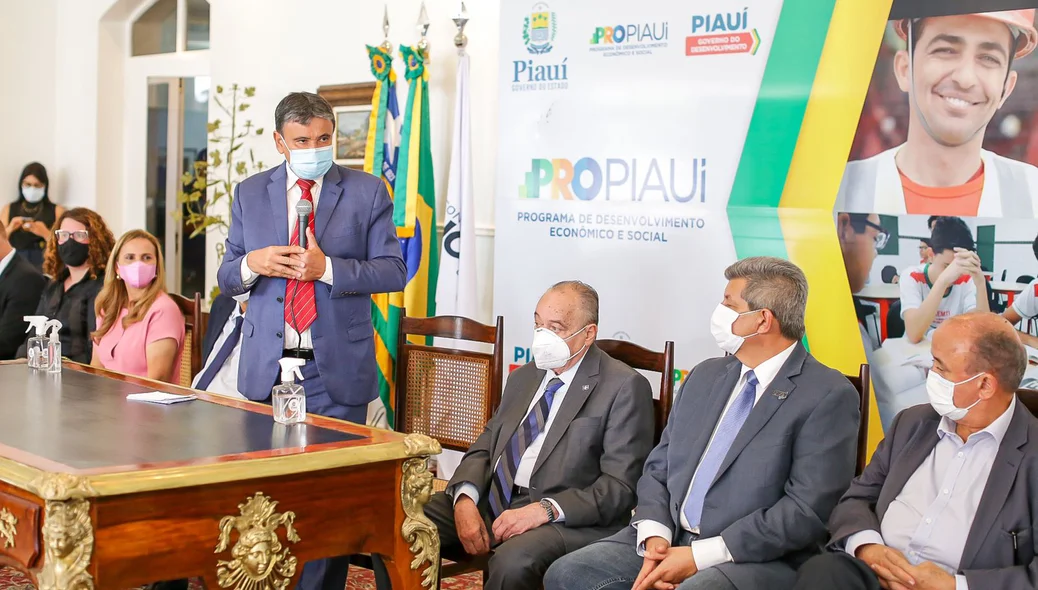 Wellington Dias discursa