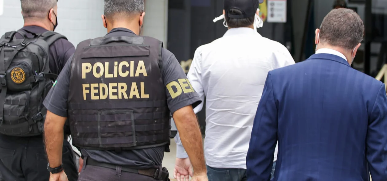 Advogado na sede da Polícia Federal