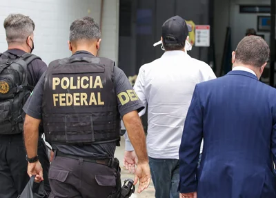 Advogado na sede da Polícia Federal