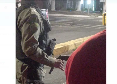 Arma de fogo do suspeito foi apreendida no local do crime