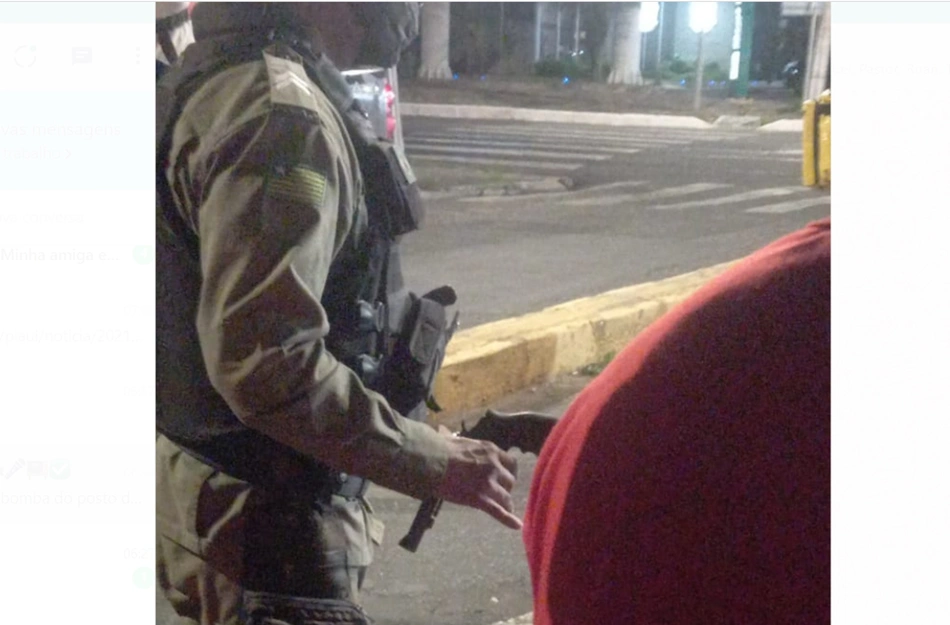 Arma de fogo do suspeito foi apreendida no local do crime