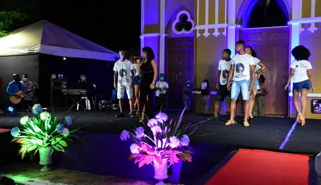 Artistas se apresentando