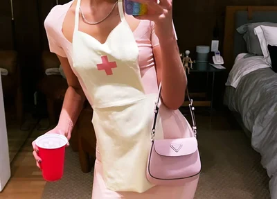 Bruna Marquezine via Instagram, mostrando sua fantasia de Halloween.
