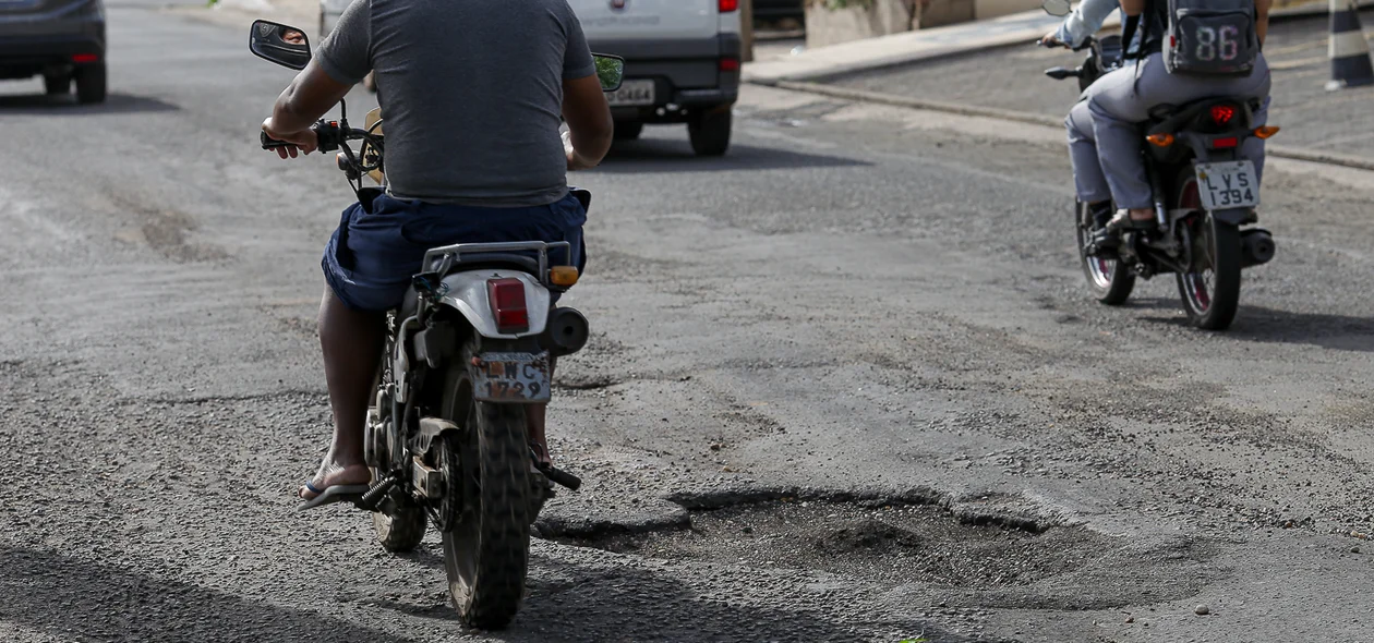 Buracos na avenida Dom Severino causam prejuízos a motoristas
