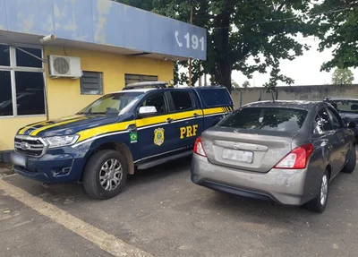 Carro apreendido pela PRF na BR 316 em Teresina
