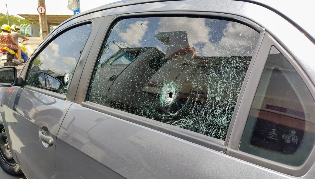 Carro em que o jovem trafegava