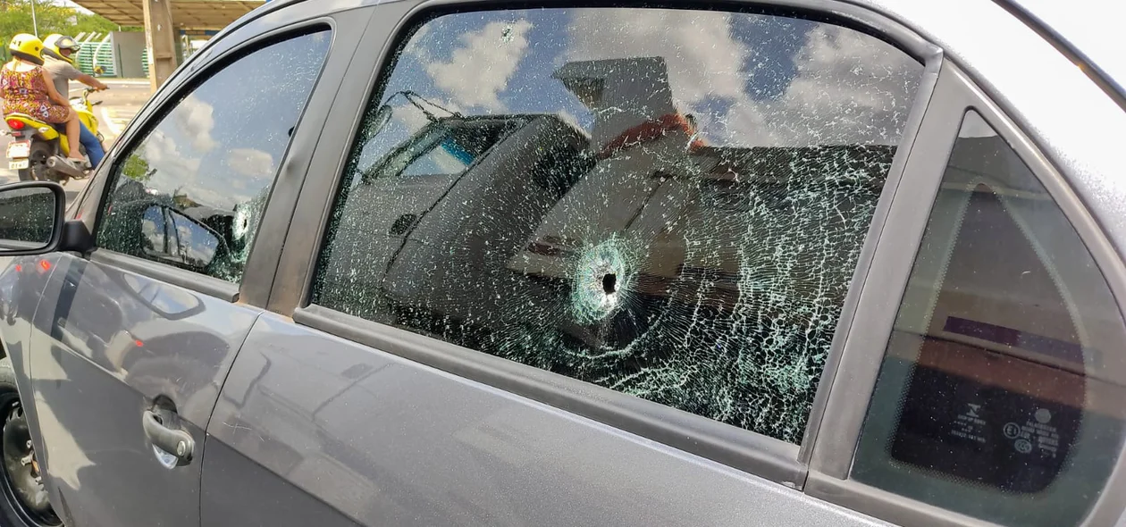 Carro em que o jovem trafegava