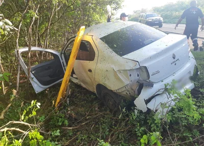 Carro envolvido no acidente na BR 343 em Piripiri