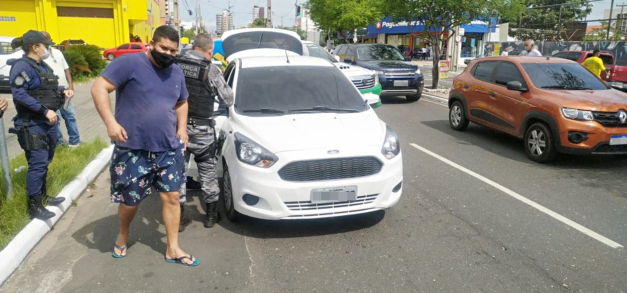 Carro utilizado pelos bandidos