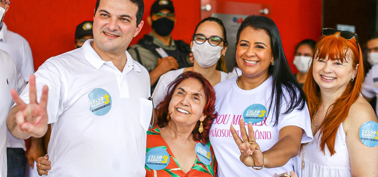Celso Barros Neto com apoiadores na OAB-PI
