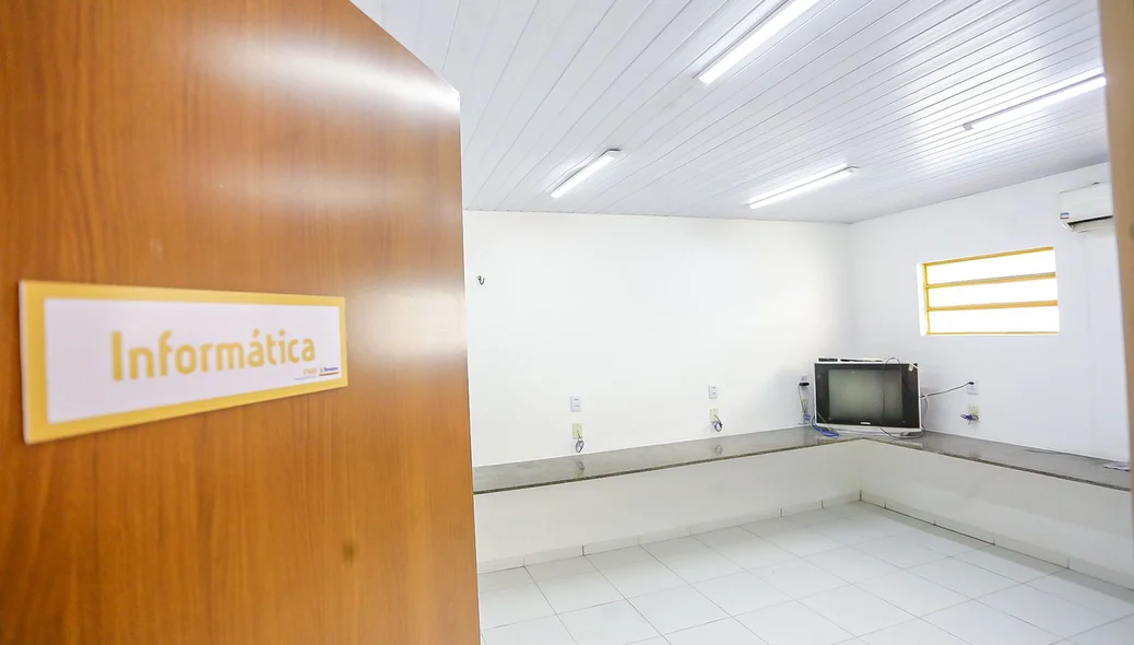 Centro de Capacitação da Vermelha é equipado com curso de informática