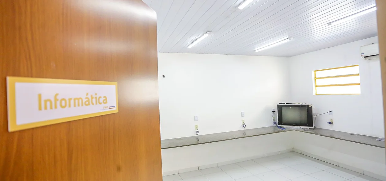 Centro de Capacitação da Vermelha é equipado com curso de informática