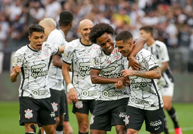 Corinthians domina Santos, vence por 2 a 0 e entra no G-4 do Brasileirão