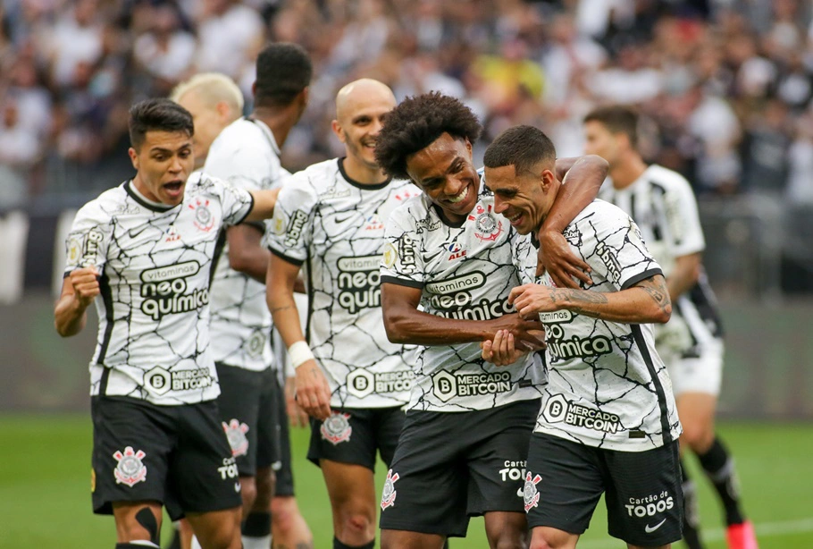 Corinthians domina Santos, vence por 2 a 0 e entra no G-4 do Brasileirão