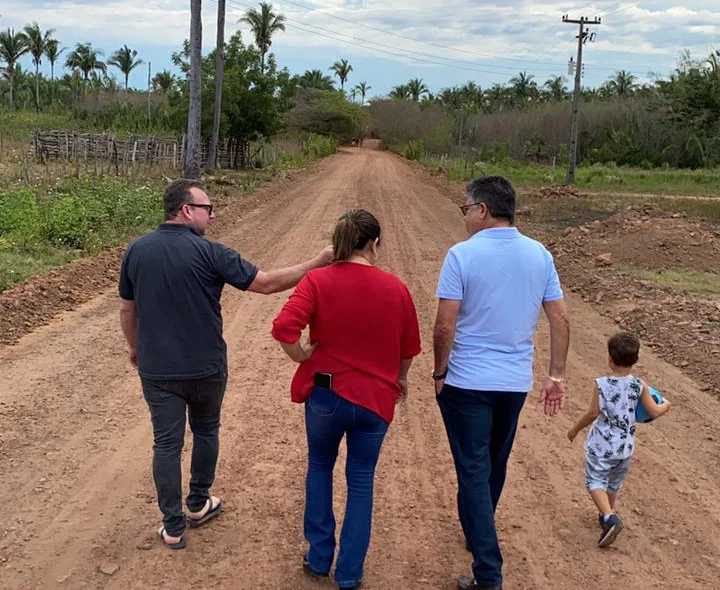Deputado ao lado da vice-prefeita Orcivane e de seu esposo, o vereador Adailton