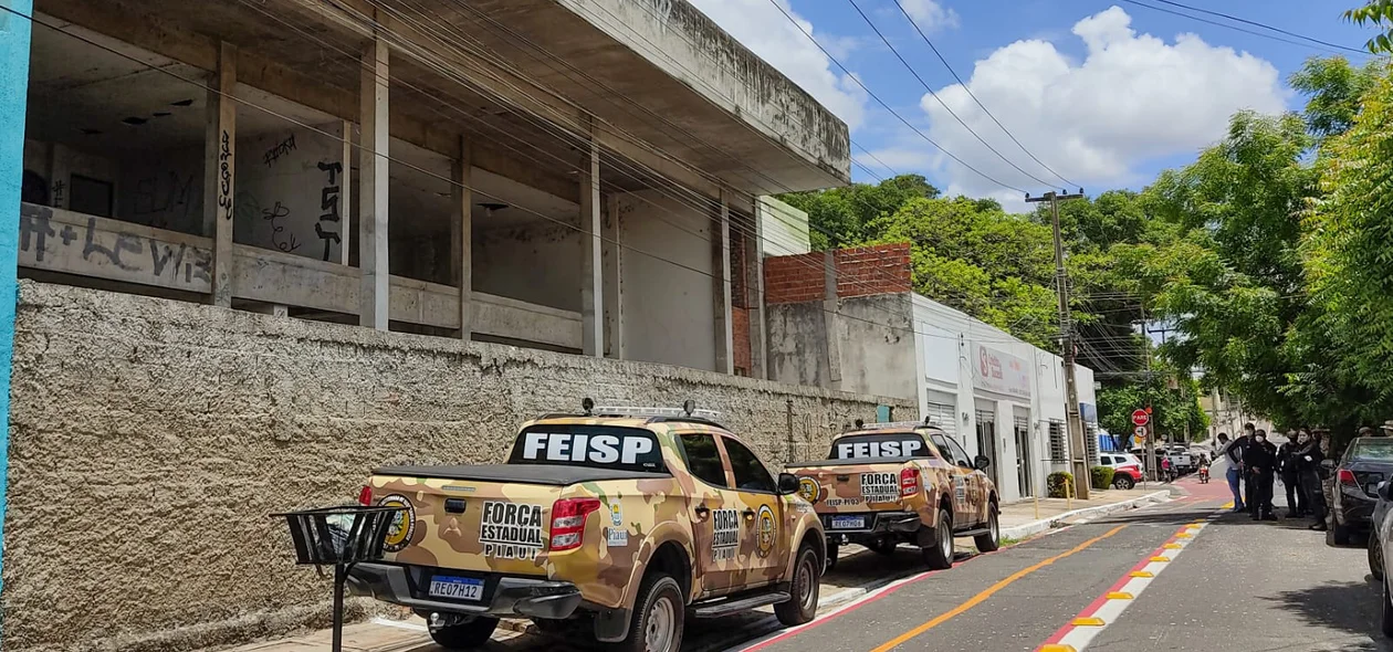 Detentos realizam limpeza de prédio onde irá funcionar a base da FEISP