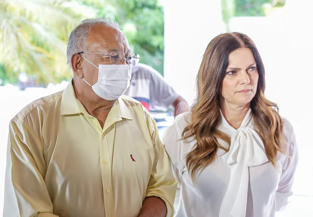 Dr. Pessoa ao lado de Iracema Portela