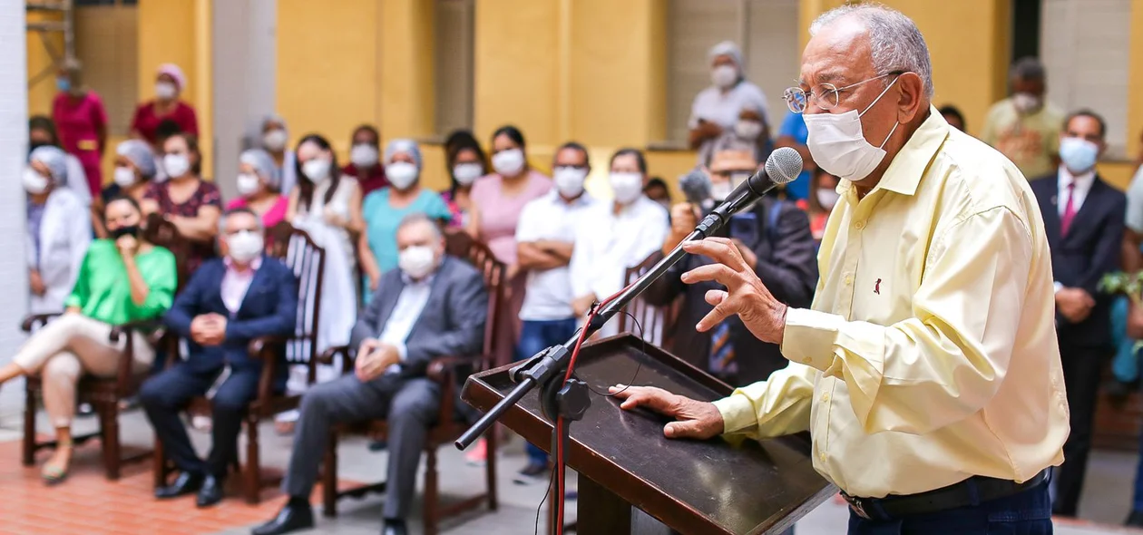 Dr. Pessoa discursando