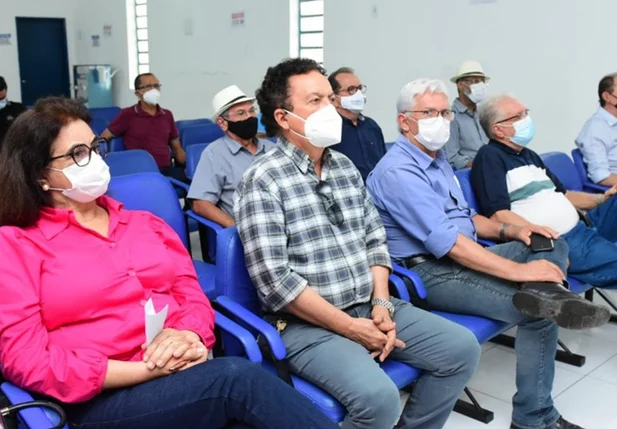 Empresários participando da reunião em Floriano