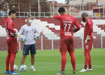 Equipe do Bahia se prepara no Antônio Accioly.