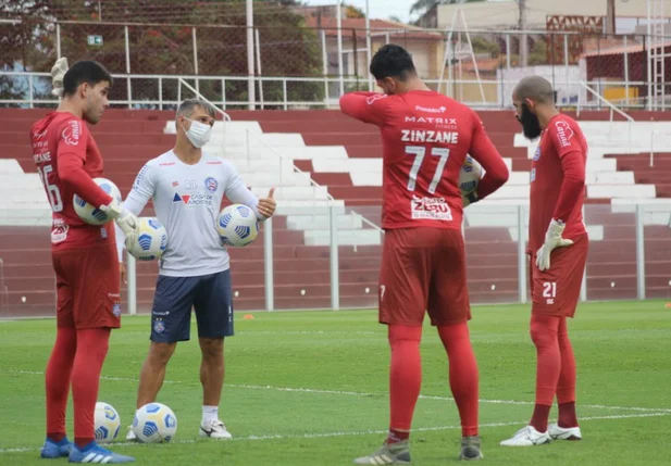 Equipe do Bahia se prepara no Antônio Accioly.