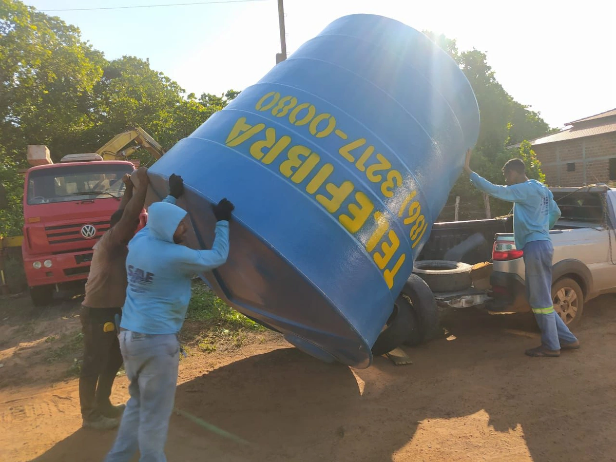 Equipes trabalham para garantir água a comunidade