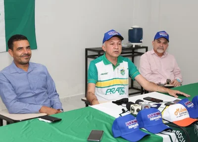 Evandro Guimarães, Warton Lacerda e dirigentes do clube durante coletiva.