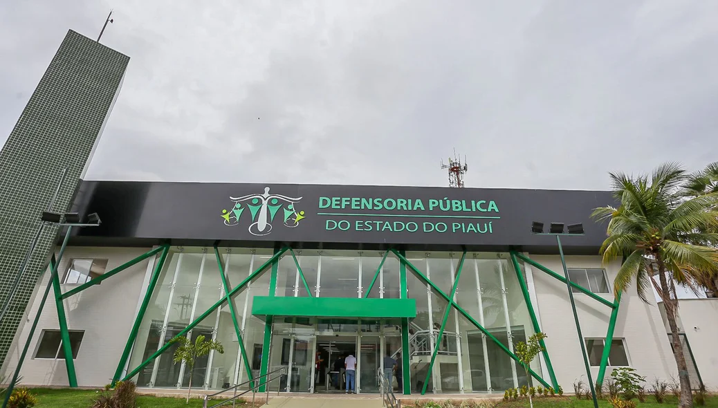 Fachada do prédio da DPE reformado