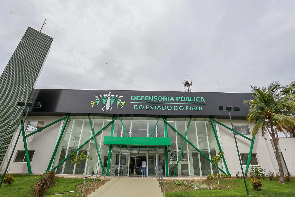 Fachada do prédio da DPE reformado