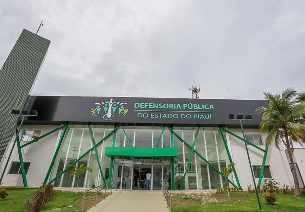 Fachada do prédio da DPE reformado