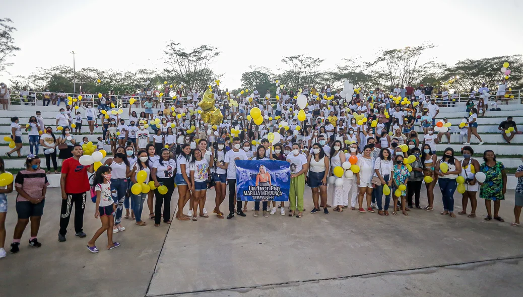 Fãs realizam homenagem à Marília Mendonça