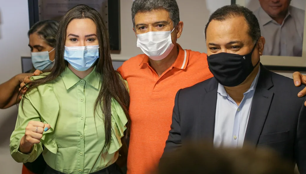 Fernanda Gomes, Caio Bucar e Evaldo Gomes