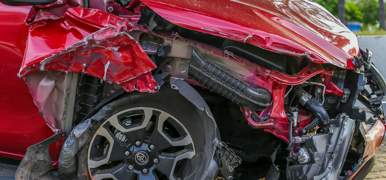 Frente da Hilux totalmente destruída