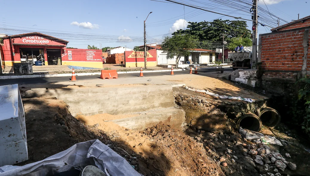 Galeria na avenida Pedro Freitas